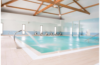 Se détendre entre amis à l'Hôtel Spa FontCaude