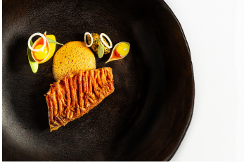 Découvrir un concept unique réunissant théâtre et gastronomie ! 