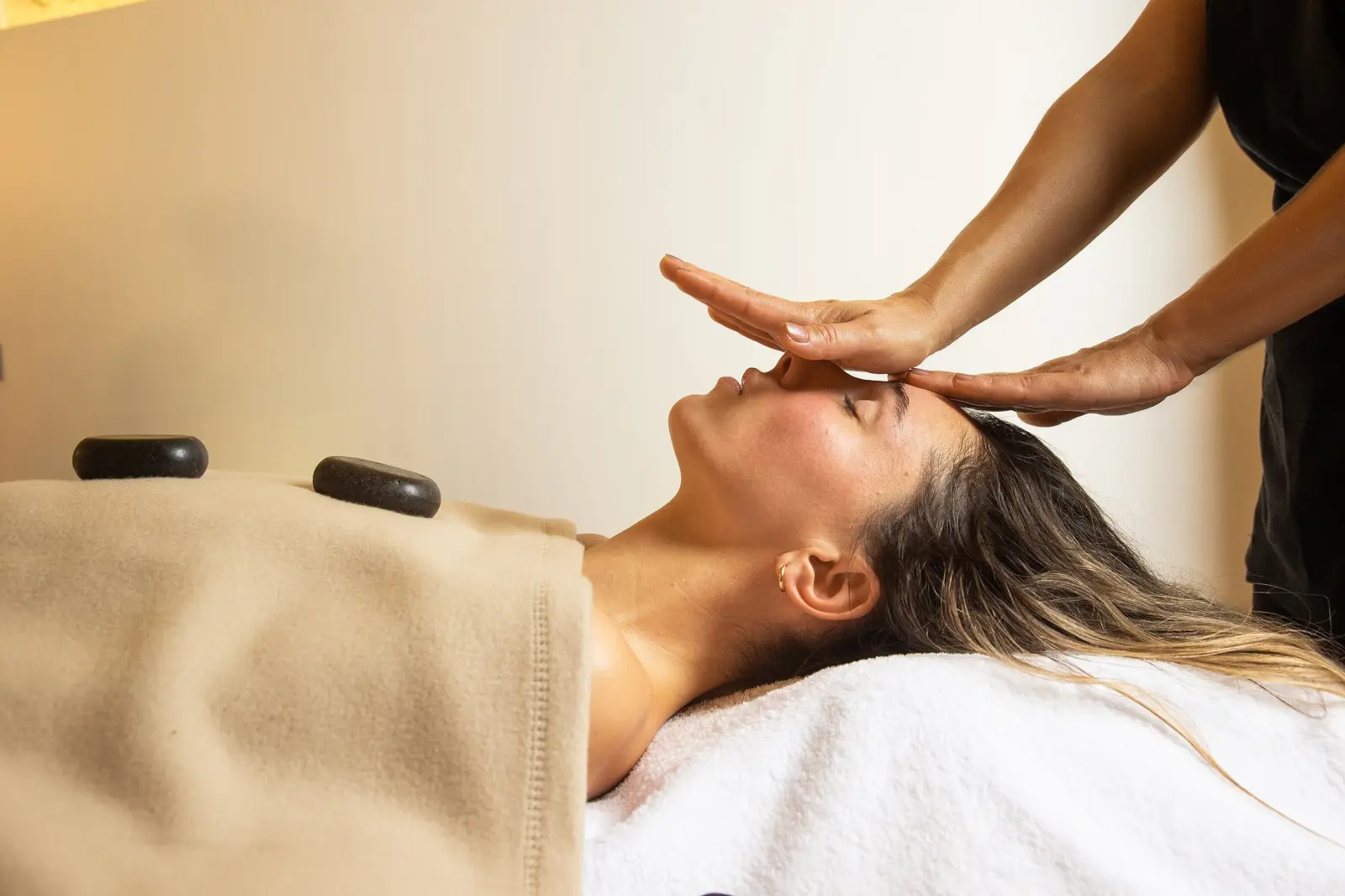 Massage aux pierres chaudes