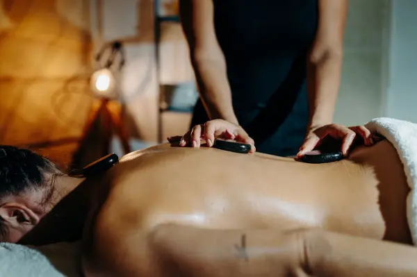 Massage aux pierres chaudes — visuel 2
