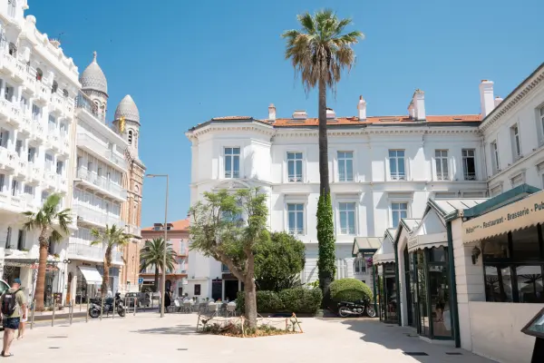 Parenthèse romantique face à la Méditerranée — visuel 2
