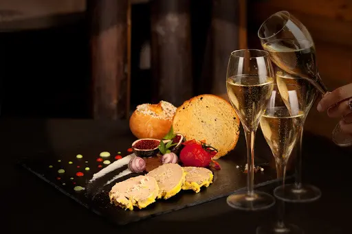 Coupe de champagne au Madrigal — visuel 1