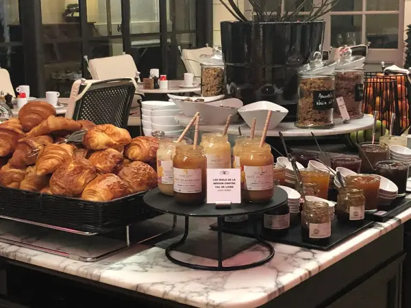 Petit déjeuner servi en Buffet Grand Monarque à Chartres — visuel 3