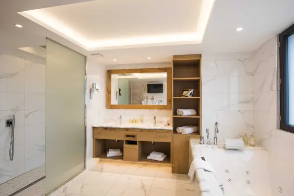 PRESTIGE & SPA · Suite Deluxe & Spa (1·nuit) — visuel 2