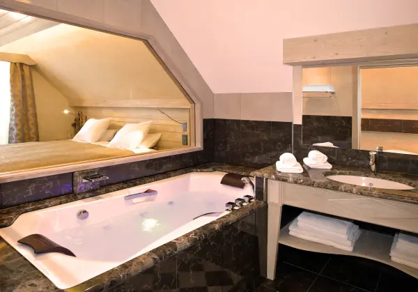 PRESTIGE & SPA · Panoramique Suite & Spa (1·nuit) — visuel 3