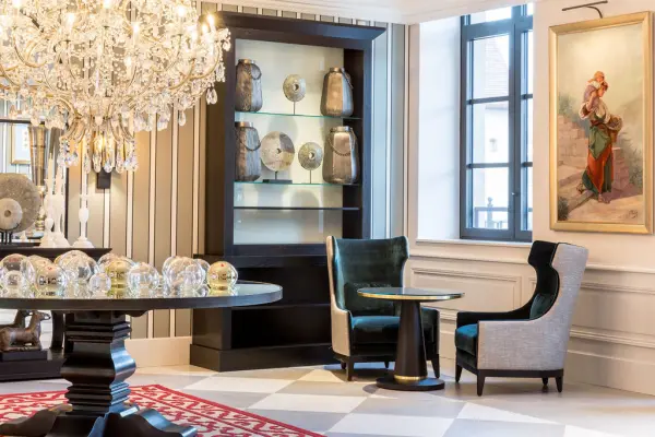 Séjour d'élégance entre l'Hôtel les Sept Fontaines et l'Hôtel Le Richebourg — visuel 1