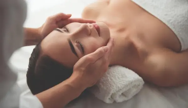 Soin Expert Décolleté 30 min Olivier Claire — visuel 1
