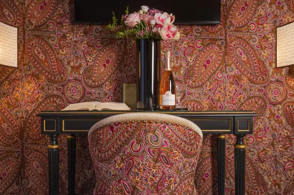 Une nuit en Chambre Deluxe — visuel 2
