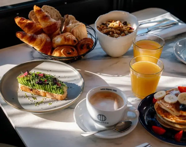 Nuit et petit déjeuner en chambre Deluxe — visuel 3