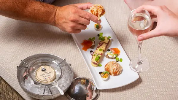 Piscine privatisée 2h30, Caviar & Champagne — visuel 2