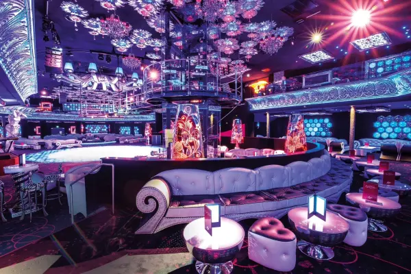 Hôtel & Music-Hall ~ Écrin Flamboyant — visuel 3