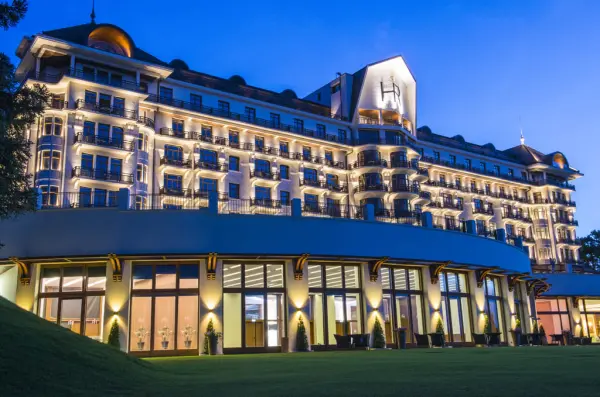 Evasion à Evian 1 Nuit à l'Hôtel Royal - Chambre vue Lac — visuel 3