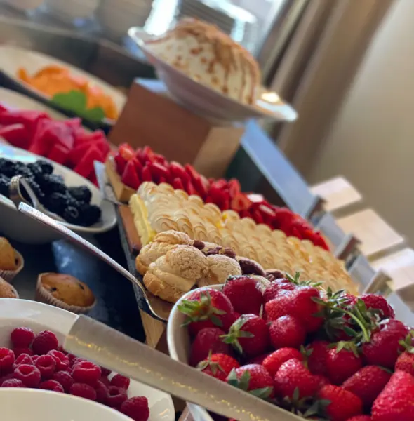 Brunch Comme à la Maison au restaurant La Table avec Une Coupe de Champagne Veuve Clicquot — visuel 1