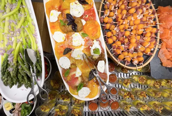 Brunch Comme à la Maison au restaurant La Table avec Une Coupe de Champagne Veuve Clicquot — visuel 2