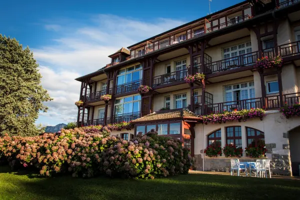 Echappée bucolique à Evian à l’Hôtel La Verniaz – Chambre vue Lac — visuel 1