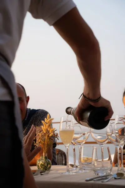 Une table tout compris (vin, eaux et cafés) — visuel 3