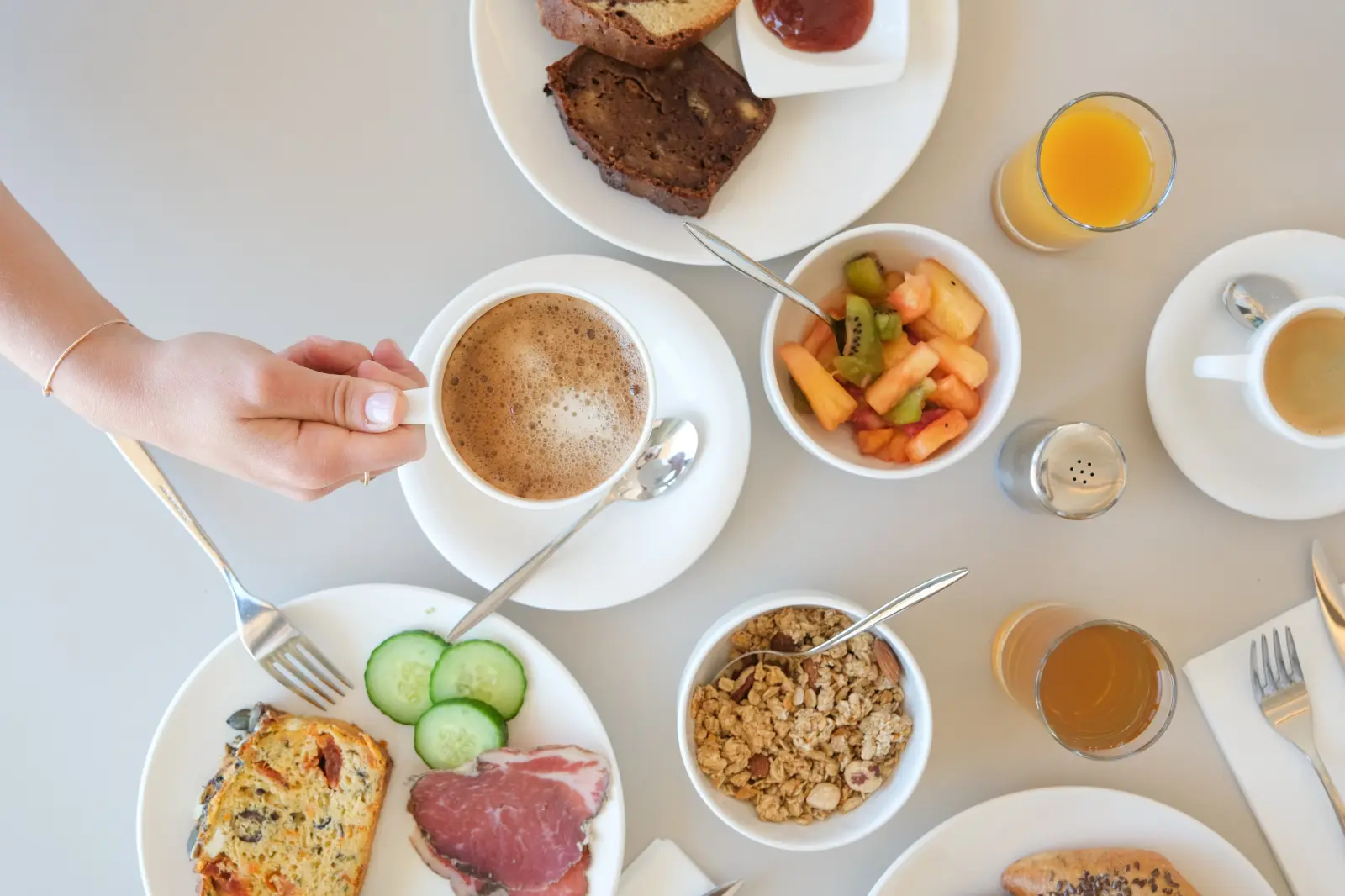 Petit déjeuner avec vue sur la mer et la Sardaigne
