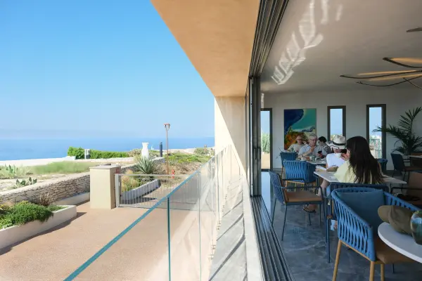 Petit-déjeuner avec vue sur la mer et la Sardaigne — visuel 2