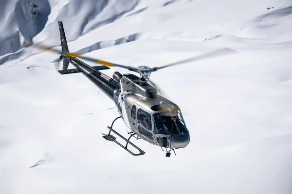 Evasion au Coeur des Neiges - Tour du Mont blanc en hélicoptère — visuel 1