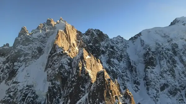 Evasion au Coeur des Neiges - Tour du Mont blanc en hélicoptère — visuel 2