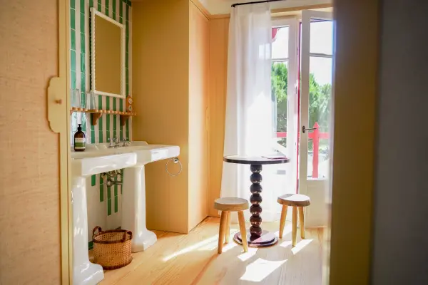 Évasion à l'Hôtel de la Plage — visuel 2