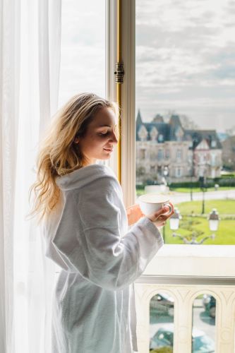 Une nuit en chambre double vue sur les jardins et l'architecture de Cabourg