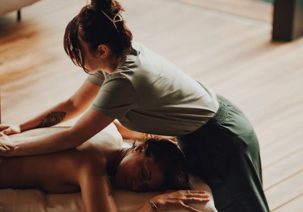 Une nuit, un massage et un soin du visage