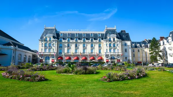 Une nuit en chambre double vue sur les jardins et l'architecture de Cabourg — visuel 2