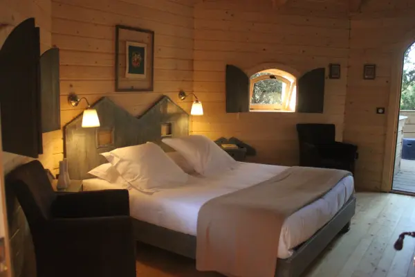 Escapade amoureuse dans les bois en toute saison — visuel 3