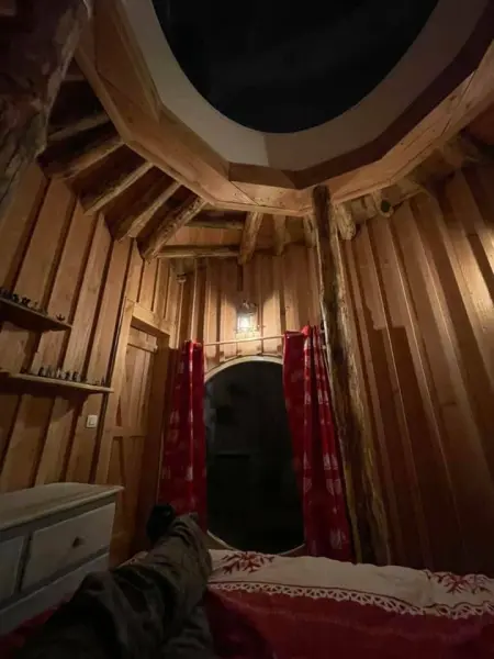 Séjour en Cabane du Hobbit — visuel 2