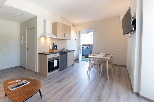 Une nuit en Appart-hôtel + Jacuzzi — visuel 3