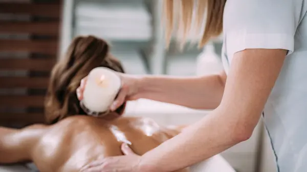 Massage à la Bougie – Chaleur Enveloppante — visuel 1
