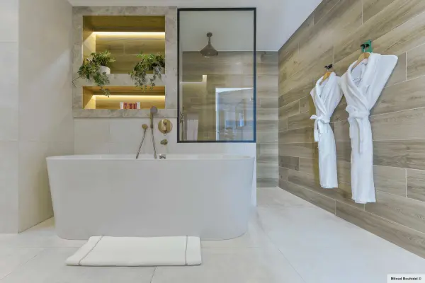 Nuitee junior suite, acces spa & petit dejeuner — visuel 1