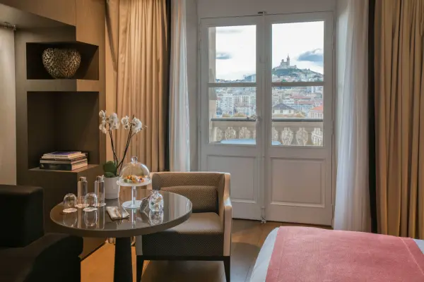 Une nuit avec terrasse privée vue Vieux-Port — visuel 2