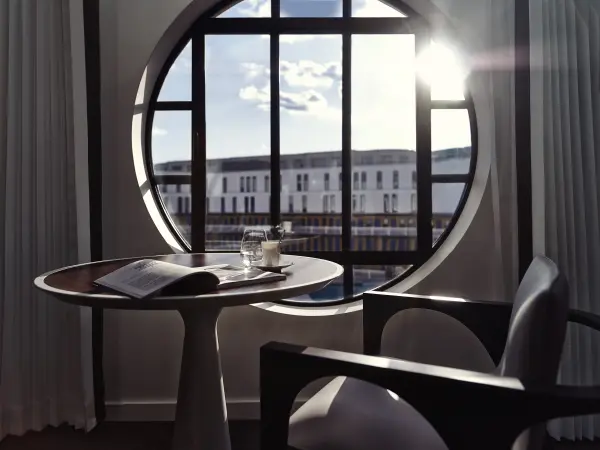 Nuit et petit déjeuner en chambre Executive Hublot — visuel 2
