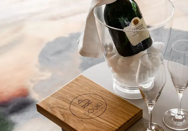 Une nuit, des fleurs et du champagne — visuel 1