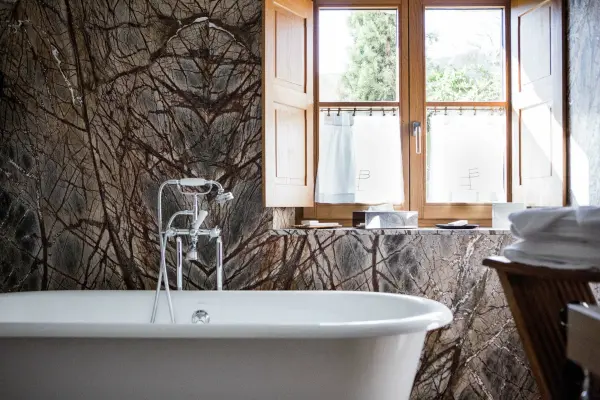 Une nuit de prestige dans notre Suite Le Bastidon — visuel 3