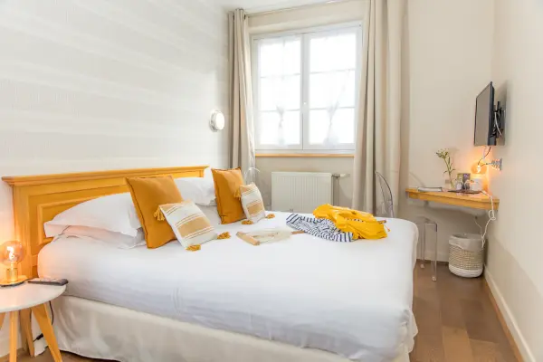 Séjour d'une Nuit en Jolie Petite Chambre — visuel 1