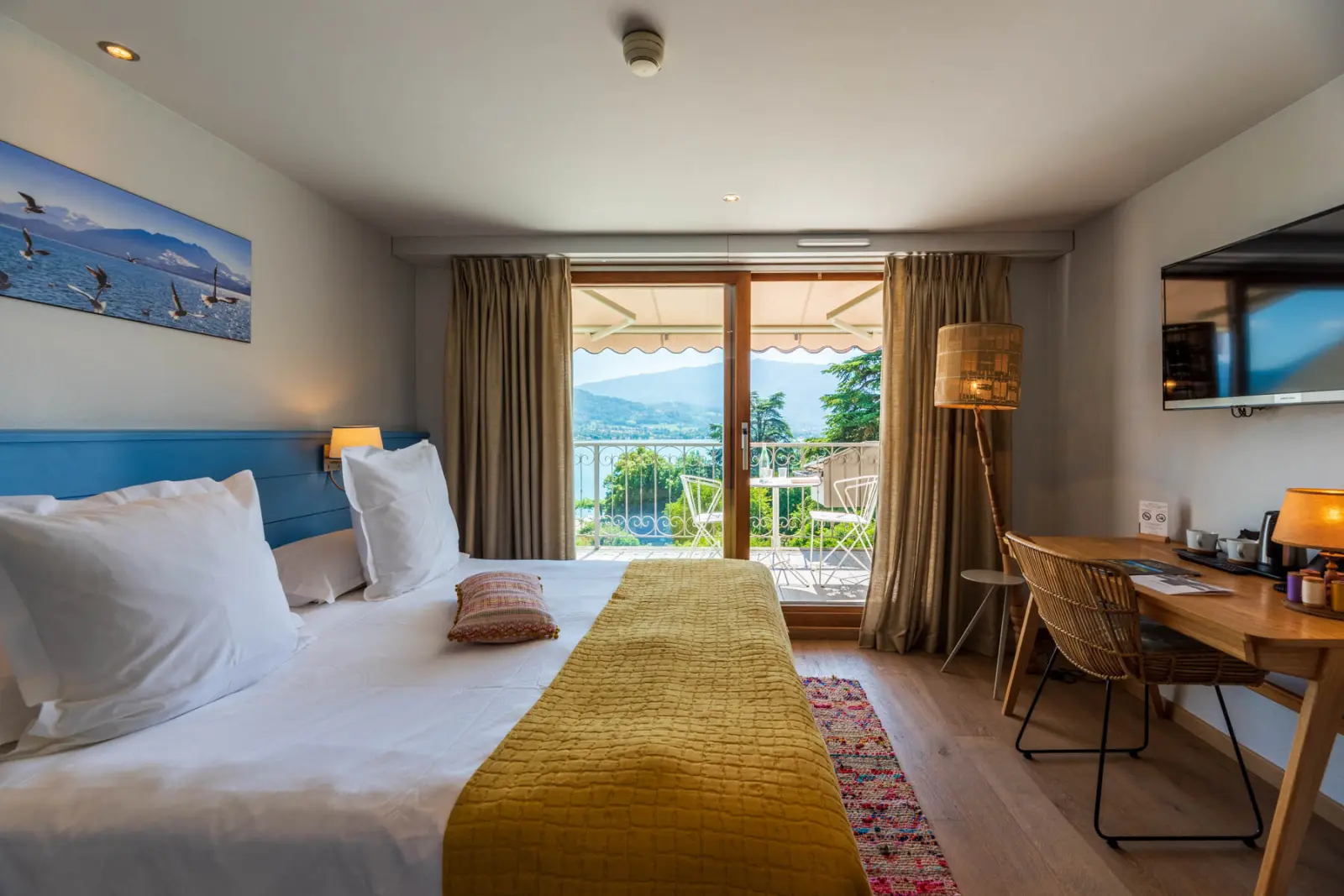 Une nuit en chambre face au lac avec balcon ou jardin privatif, B-SPA et plage
