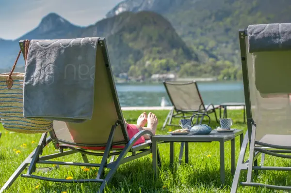 Une nuit en chambre face au lac avec balcon ou jardin privatif, B-SPA et plage — visuel 2