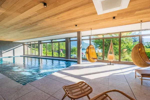 Une nuit en chambre face au lac avec balcon ou jardin privatif, B-SPA et plage — visuel 3