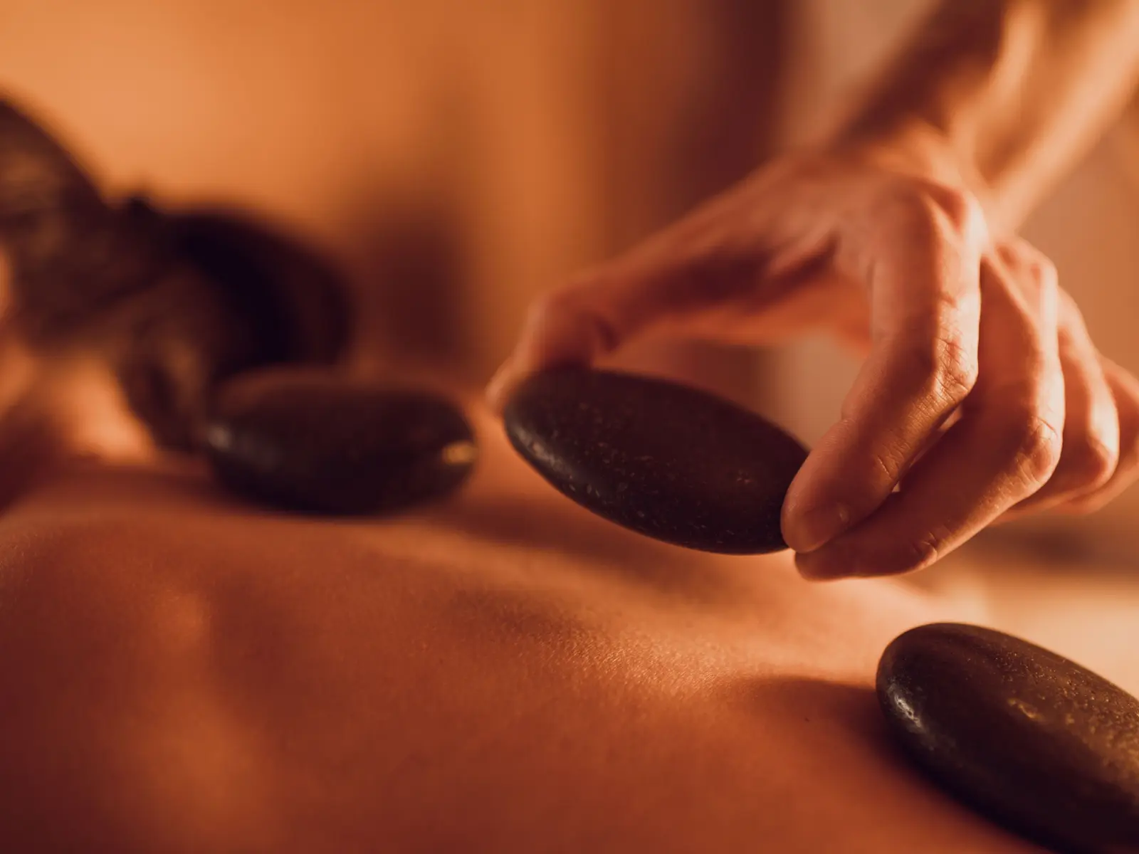 Massage aux pierres chaudes