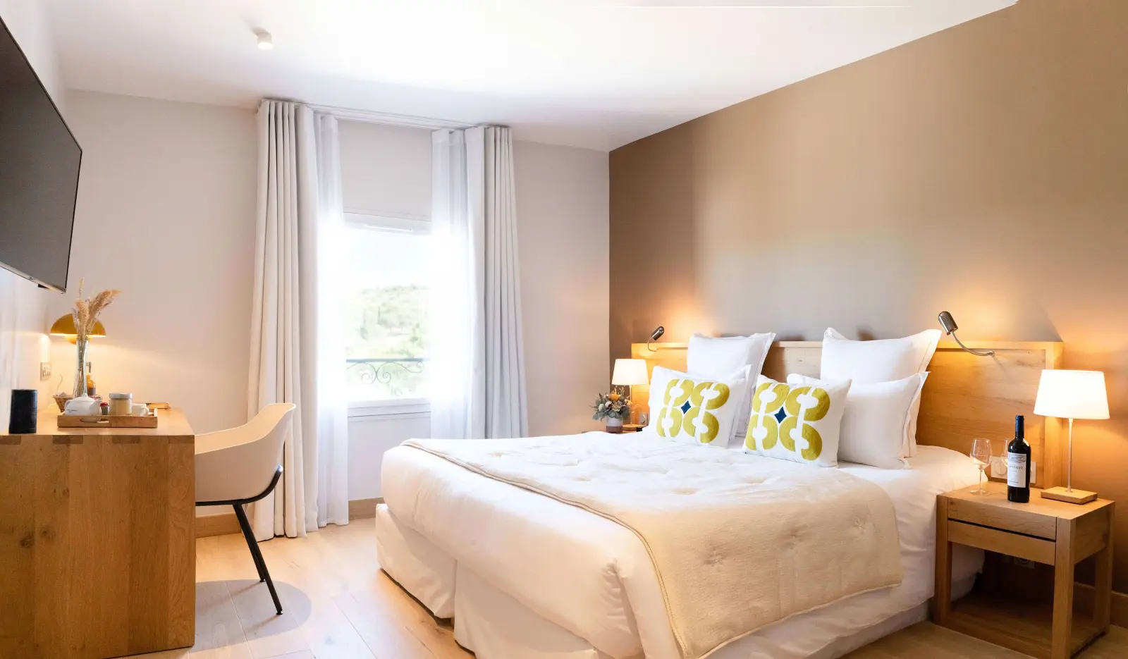 Nuit et Petits Déjeuners en Chambre Confort