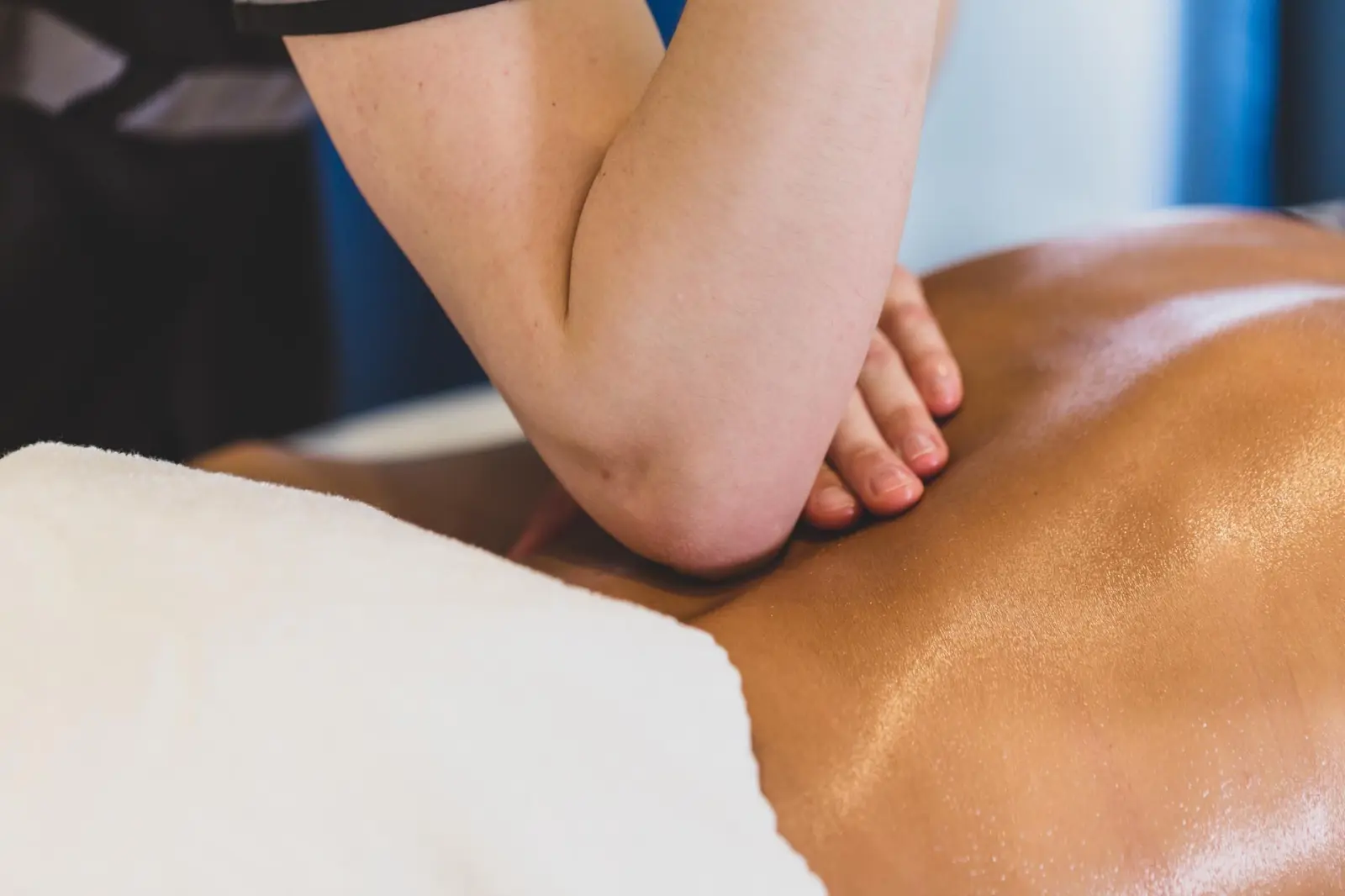 Massage corps à l’huile de Graine de pastel – 90 min