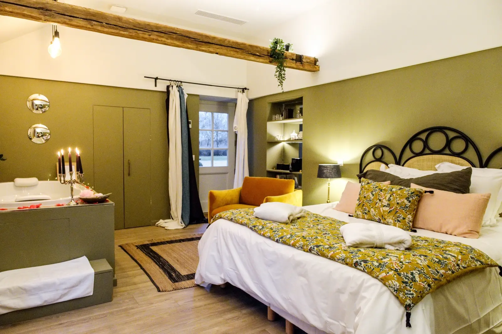 Une nuit en chambre Deluxe Jacuzzi