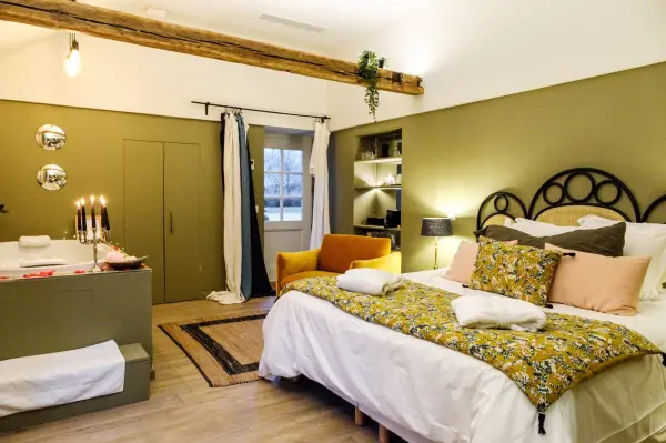 Une nuit en chambre Deluxe Jacuzzi — visuel 1