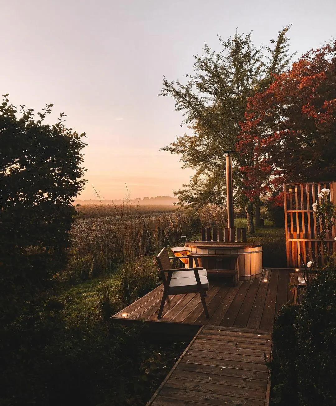 Une nuit en lodge framboise et son bain nordique
