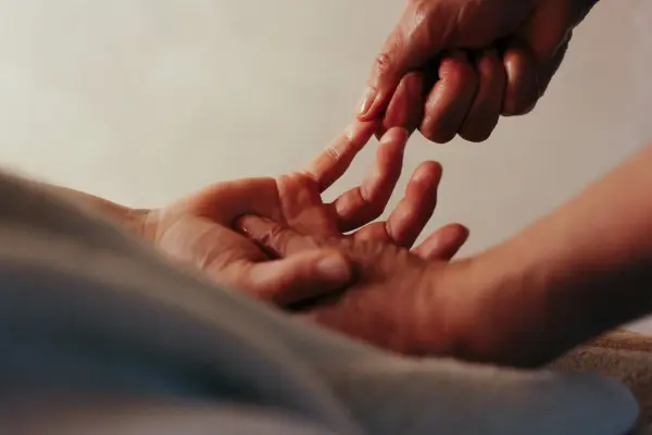 MISE EN BEAUTÉ - Eveil des mains ou des pieds — visuel 3