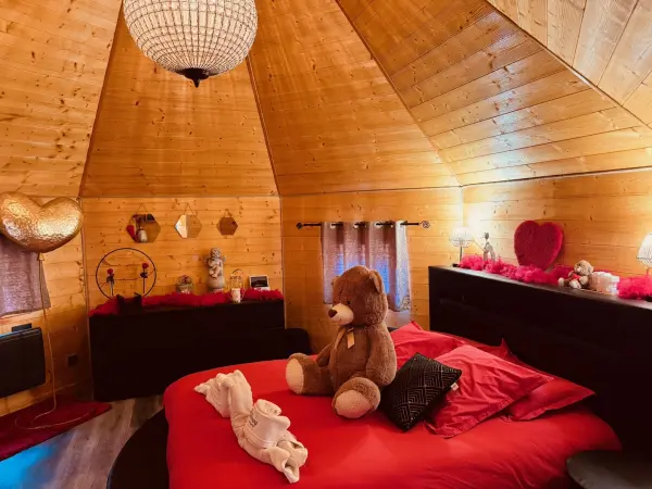 Nuit d'amour magique et raffinée au chalet CUPIDON — visuel 3