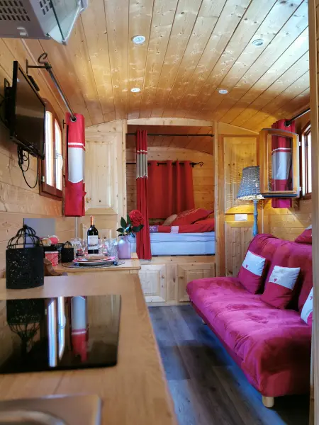Une nuit insolite en Roulotte Comtoise, insolite Viticole ou Cocon — visuel 3